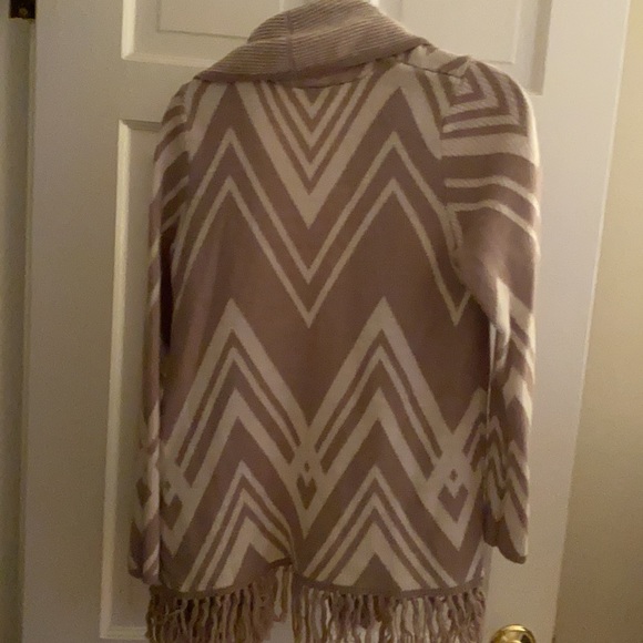 Sweater with fringe! - Picture 2 of 3